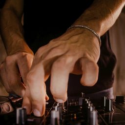 Más espectáculo, menos complicaciones: controla tu directo como nunca
